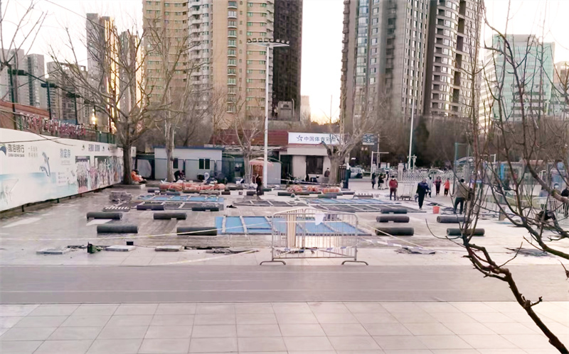 pemasangan lantai bola keranjang getah (4)