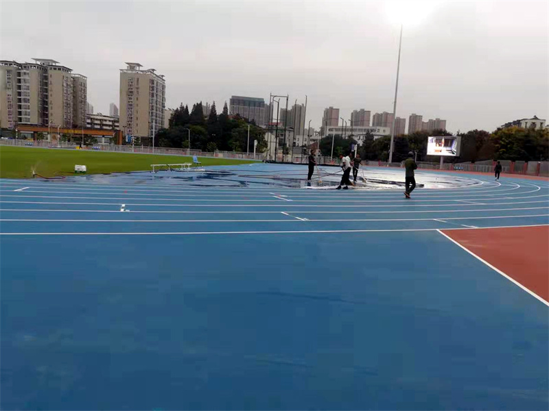 instalación de pista de atletismo (5)